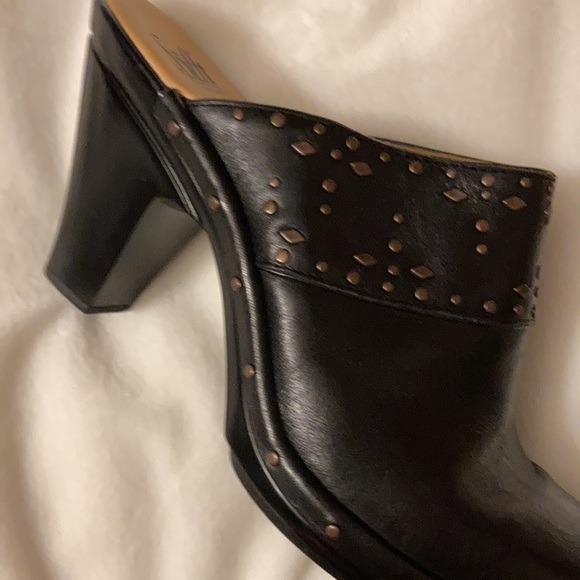 EUC Sofft Laurel Black leather clog with stud detail women’s size 9.5. - Picture 5 of 8